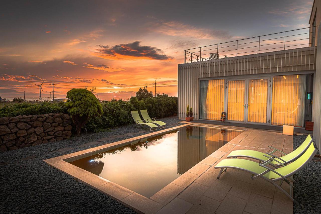 Boutique Pool Villa Namib Jeju Exteriör bild