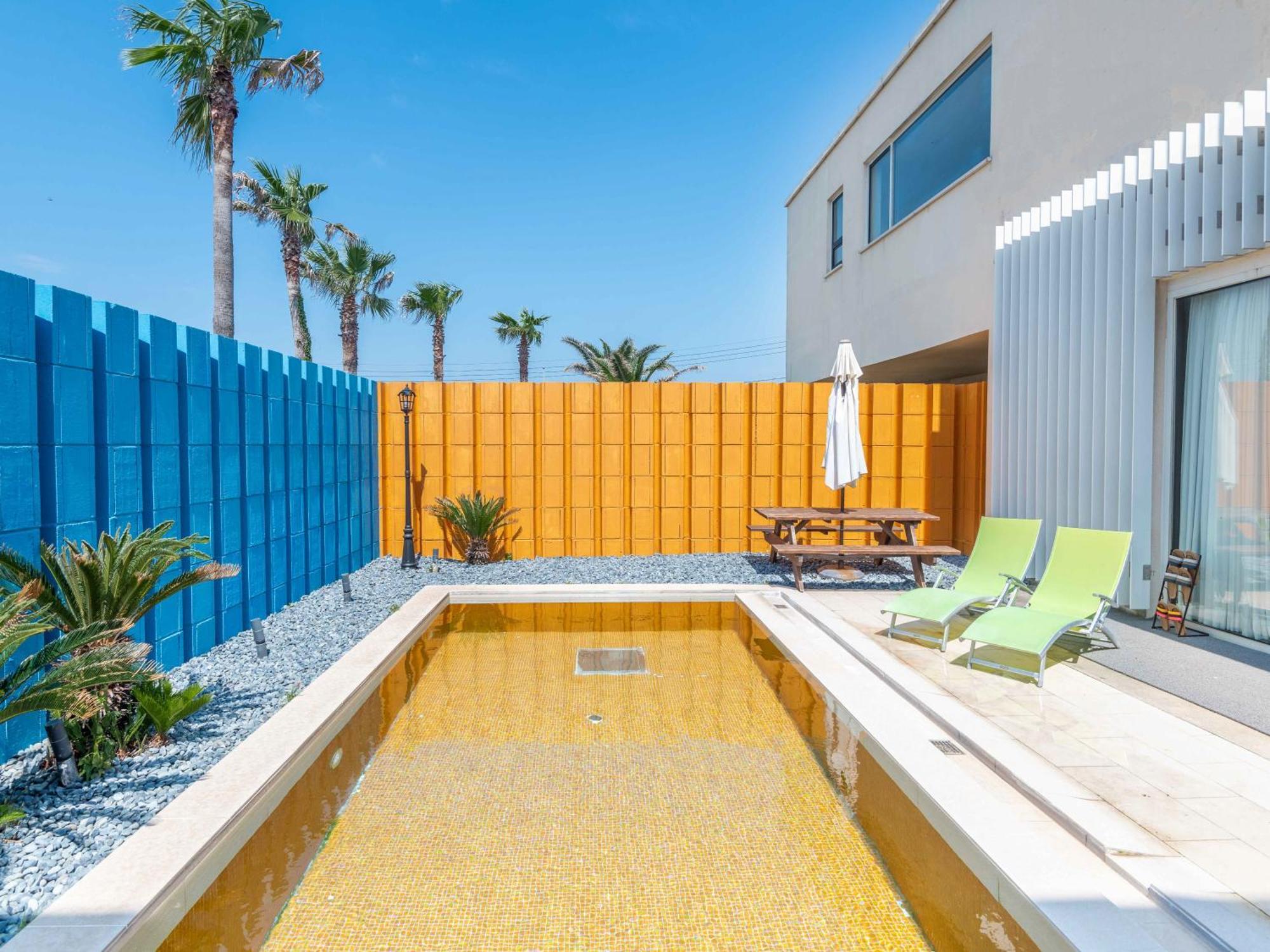 Boutique Pool Villa Namib Jeju Exteriör bild