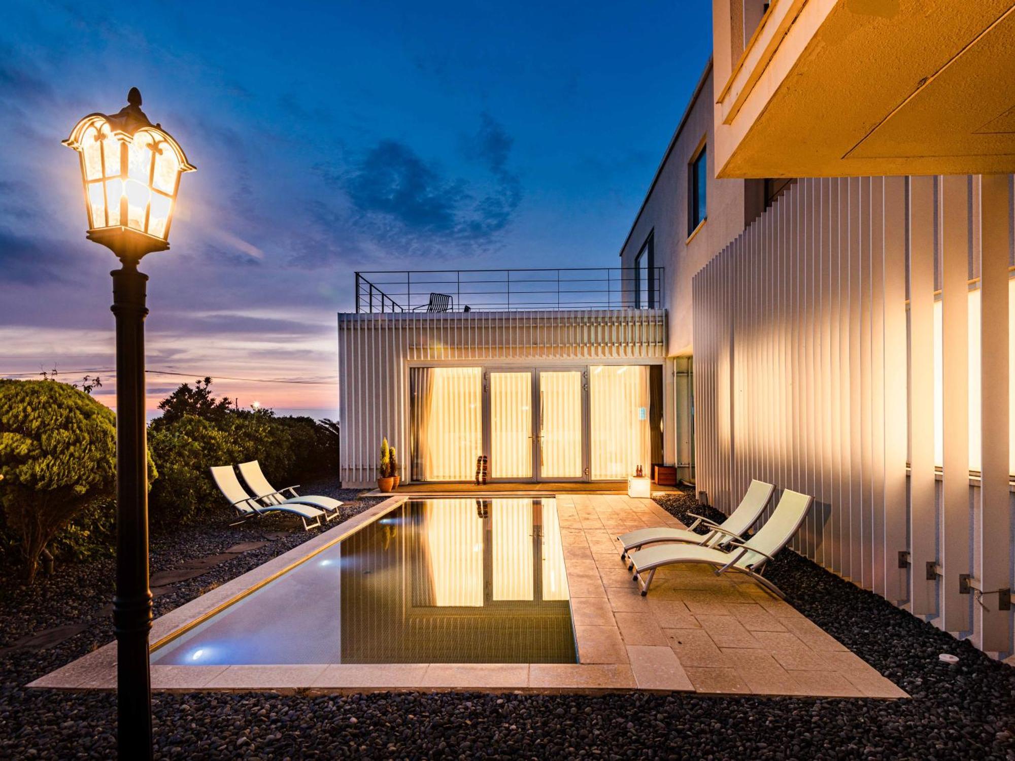 Boutique Pool Villa Namib Jeju Exteriör bild